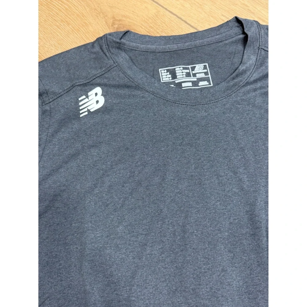 New Balance Womens NB Dry Long Sleeve Athletic Shirt Gray Heather Small NWT - Picture 3 of 5